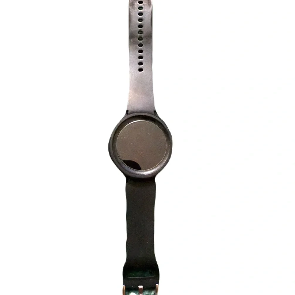Samsung Black Smartwatch with Hybrid Display and Sporty Design